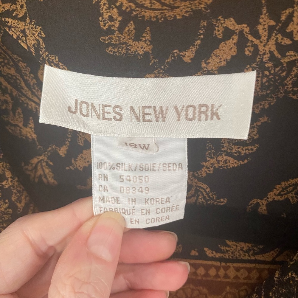 Vintage Jones New York Woman’s Silk Blouse - 18W - Picture 2 of 5